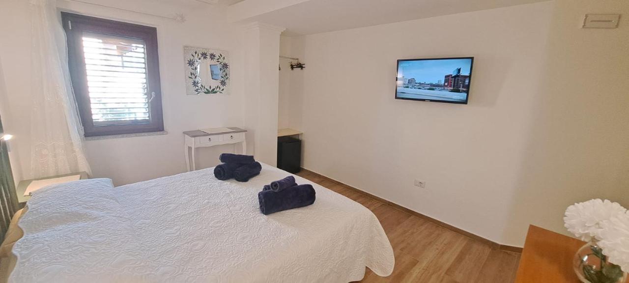 San Teodoro Rooms Bagian luar foto